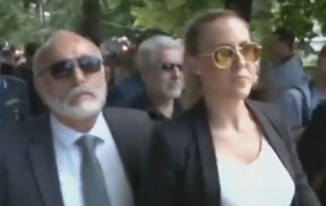 «Προδότη για 30 αργύρια πουλήσατε την Μακεδονία» – Αγρια υποδοχή του Κουρουμπλή στις Σέρρες (βίντεο)